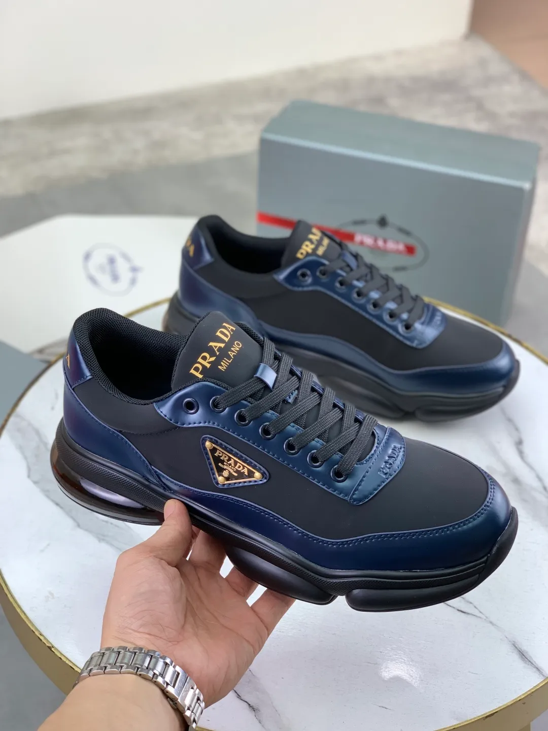 Men's men's shoes 💰P640 💰【New model】Top quality, new popular model on the official website, it will not go out of style for a hundred years, 🆘 The trendy brand (Prada) mainly promotes popular models, avant-garde and versatile fashionable men's shoes, private version molding, cowhide surface splicing 1:1 oil edge processing... fashionable and simple, original imported cowhide interior cowhide feet; the atmosphere and personality are more fashionable, eye-catching and pursuing class. It will subvert old ideas and be a must-have for fashionistas who want to spend time with you! Must keep it! High-end comfort, high-end quality workmanship. Size: 38-45 Various colors available. full package